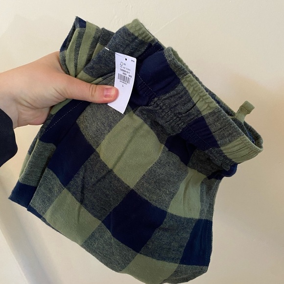 OLD NAVY MENS GINGHAM PLAID OLIVE GREEN AND BLACK FLEECE PAJAMAS SIZE L NWT - Picture 1 of 5